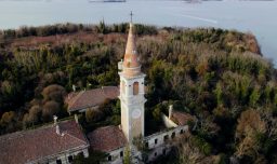 Queda cerca de Venecia, pero es considerada como Isla de la Muerte: La lúgubre historia de Poveglia