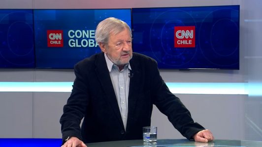 Raúl Sohr cuestiona aumento de gasto militar al 5% del PIB de la OTAN: "Es aberrante gastar más en defensa que en educación"