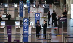 PDI retira temporalmente los tótems del aeropuerto y refuerza atención presencial ante alta afluencia de pasajeros