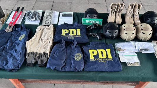San Bernardo: Detienen a dos sujetos que tenían armas y ropa similar a la de la PDI