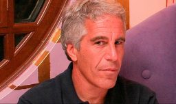 Subdirector del FBI estaría considerando renunciar en medio de polémica por desclasificación de archivos de Jeffrey Epstein