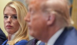 Fiscal informó en mayo a Trump que su nombre aparecía en los archivos de Epstein