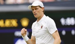 Sólida victoria de Jannik Sinner le dio el pase a los octavos de final en Wimbledon