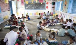 Detienen a directora de un colegio por desnudar a niñas para ver si tenían la regla en la India