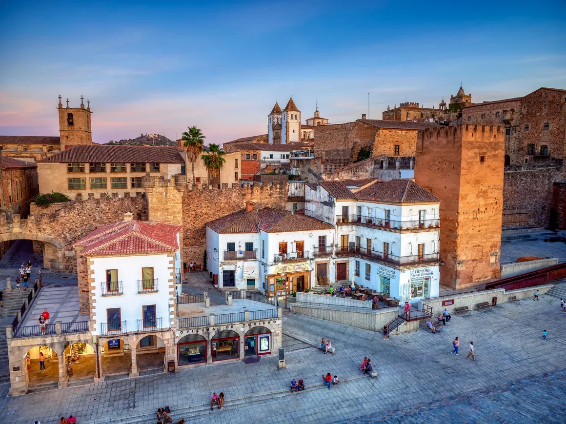 Extremadura alberga pueblos preciosos como Cáceres. StockPhotoAstur/iStockphoto/Getty Images