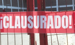 "No había permiso, no había nada": Clausuran feria Santo Domingo en Santiago, acusada de funcionar sin patente desde 1995