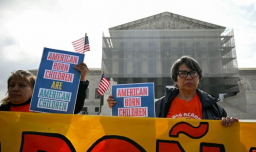 ¿Puede Trump revocar la ciudadanía de inmigrantes y deportar a personas nacidas en Estados Unidos?