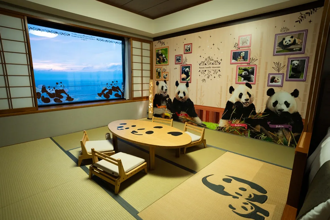 Una habitación de hotel con temática de panda en Shirahama. Yumi Asada/CNN