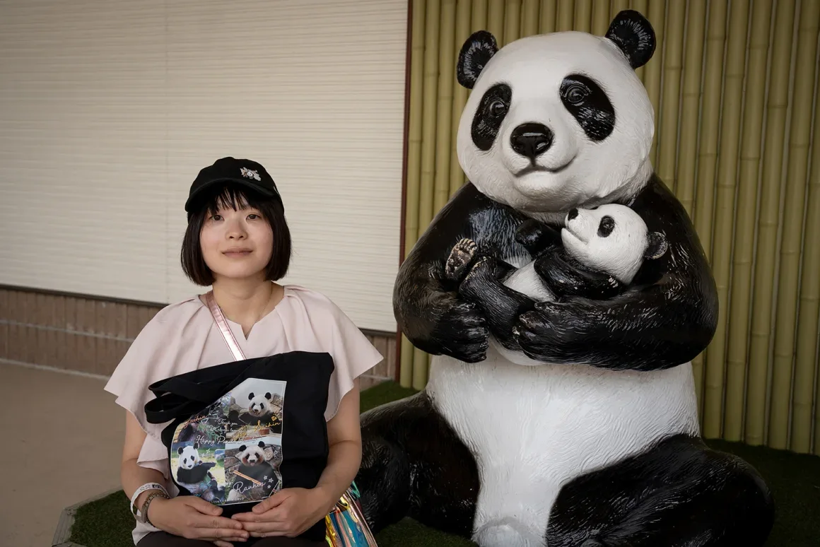 Tomomi Miyaji, fanática de los pandas, dice que los osos la inspiraron a convertirse en madre. Yumi Asada/CNN