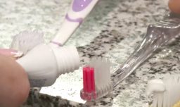 La sonrisa también se cuida con ciencia: lanzan nueva línea para encías y sensibilidad dental