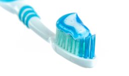 ¿Qué pastas dentales están bajo la lupa del Sernac por posibles efectos adversos?