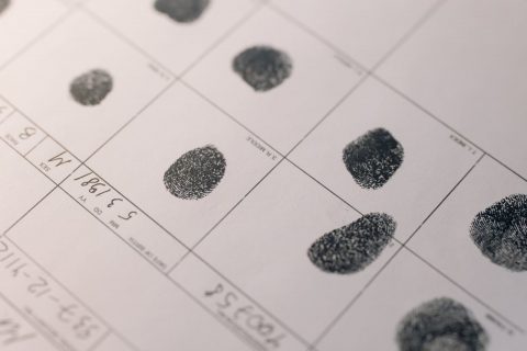 Contraloría detecta hasta 13 años de retraso en ingreso de huellas a registros de ADN: Apuntaron al SML