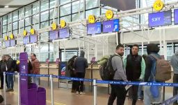 Cómo viajar y ajustarse al presupuesto: expertos entregan claves para ahorrar en vacaciones
