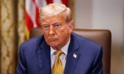 Trump amenazó con bombardear Moscú si Putin atacaba Ucrania, según muestran grabaciones