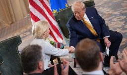 Trump logra otra gran victoria con el acuerdo comercial de la UE, pero no puede esquivar el caso de Jeffrey Epstein