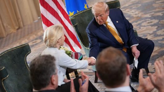 Trump logra otra gran victoria con el acuerdo comercial de la UE, pero no puede esquivar el caso de Jeffrey Epstein