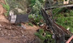 Impactante socavón en Viña del Mar deja vivienda aislada y destruye accesos en sector Forestal