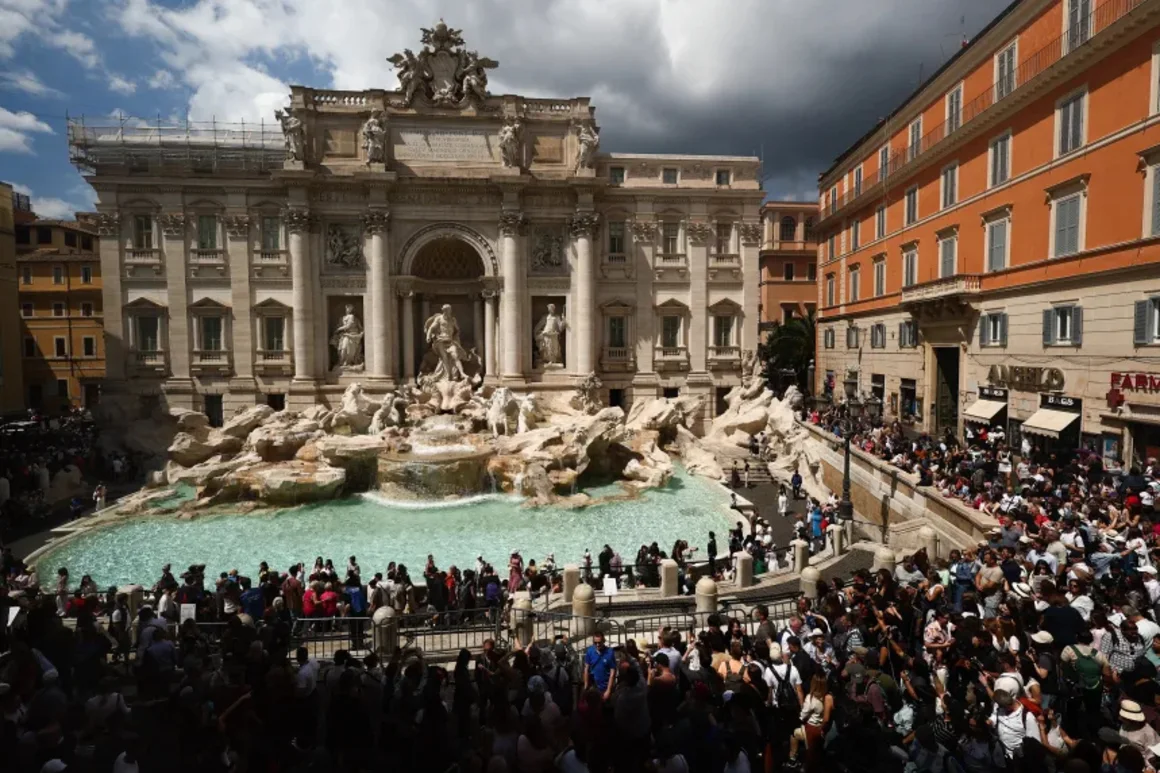 En Roma, visitar la Fontana de Trevi se ha convertido en una pesadilla. Jakub Porzycki/NurPhoto/Getty Images