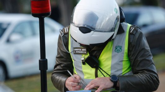 Restricción vehicular: ¿Qué patentes no pueden circular por Santiago este martes 12 de agosto?