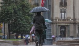 ¿Cuántos milímetros lloverán en Santiago? Revisa el pronóstico para este viernes 15