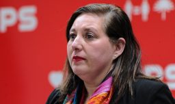 Tras traspié con propuesta para nacionalizar el cobre: Vodanovic dice que hay una "obsesión con el programa" de Jeannette Jara