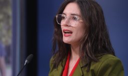 “No me adelantaría": Ministra Vallejo sobre posibilidad de aplicar Aula Segura tras ataque contra profesor del INBA