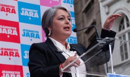 "Nacionalización del cobre" enreda a Jeannette Jara: Candidata aseguró que no era verdad, pero propuesta está en su programa de primarias