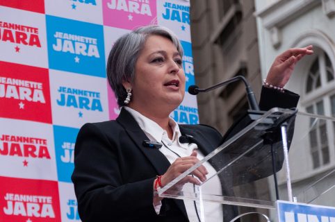 "Nacionalización del cobre" enreda a Jeannette Jara: Candidata aseguró que no era verdad, pero propuesta estaba en su programa