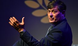 Maltés aclara que Parisi se refería a las "camionetas" cuando dijo "ojalá que enchulen a la vieja" en el conversatorio