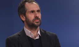 Gobierno vuelve a descartar “amarre” en el sistema público y afirma que funcionarios de gabinete deberán dejar sus cargos