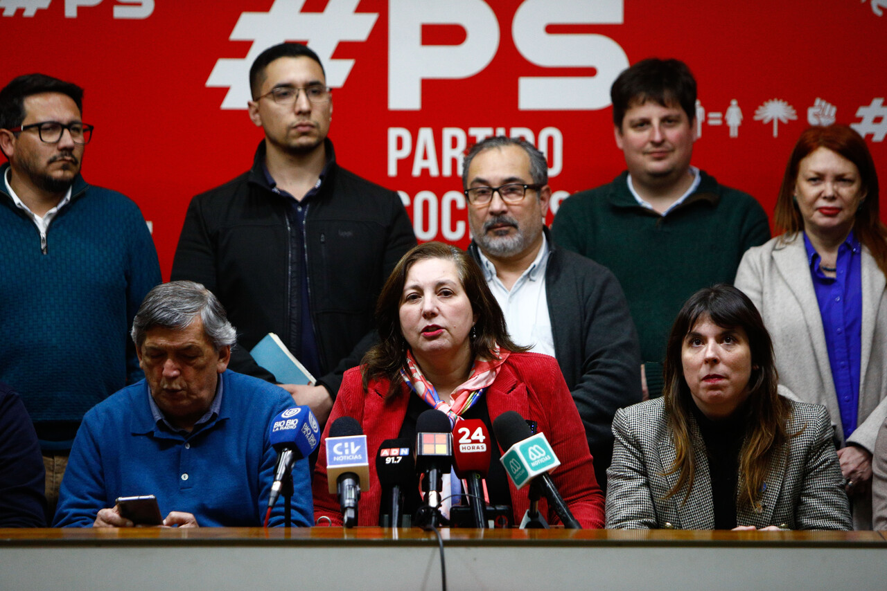 Los presidentes y secretarios generales de partidos políticos oficialistas se reúnen en la sede del PS en vísperas de la inscripción del pacto en el Servel/Agencia Uno