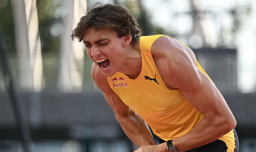 Mondo Duplantis lo hizo otra vez: Superó por 13° vez el récord mundial de salto con garrocha