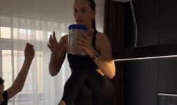 Influencer rusa sufre fractura vertebral al intentar peligroso "Stiletto Challenge" de TikTok