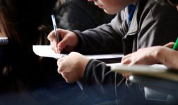 Suspenden las clases en comunas de la Región Metropolitana por sistema frontal