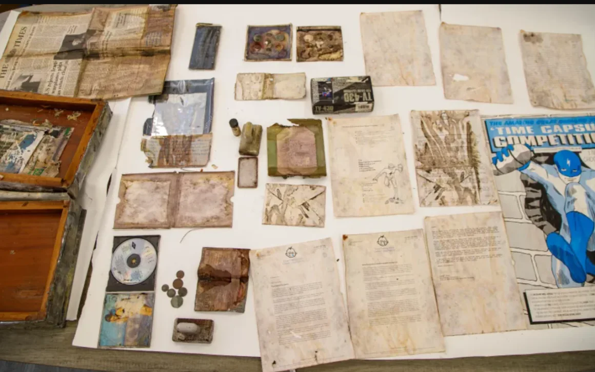 Objetos de una cápsula del tiempo de 1991 en un hospital infantil de Londres. Hospital Infantil Great Ormond Street.