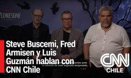 ¿Steve Buscemi es "mitad latino"? Esto dijeron sus compañeros de "Merlina" a CNN Chile