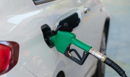 Precios de combustibles en Chile: Caen las bencinas y sube el diésel