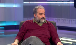 Rafael Gumucio dice que campaña de Jara es "infructuosa porque está tratando de probar que no es comunista"