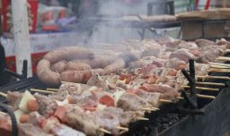 Precios al alza y gasto por persona: ¿Cuánto costará celebrar estas Fiestas Patrias en Chile?