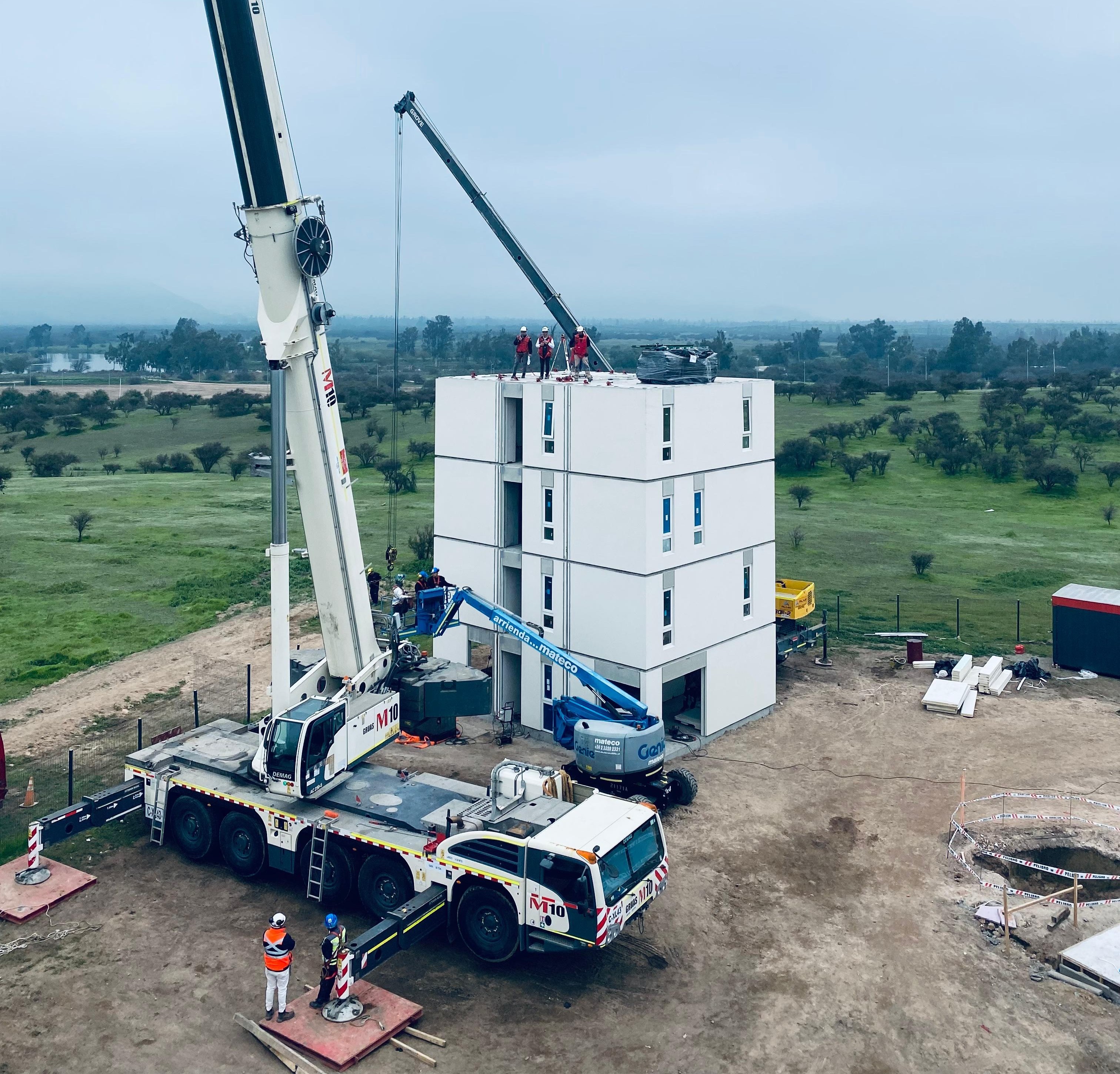 Así es el Momentum, el edificio modular que se montó en un día en Pudahuel/CChC