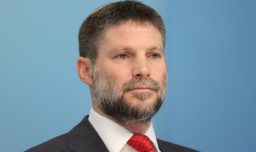 Ministro israelí asegura estar discutiendo con EE. UU. la división de Gaza: “Pagamos mucho dinero por la guerra, así que…”