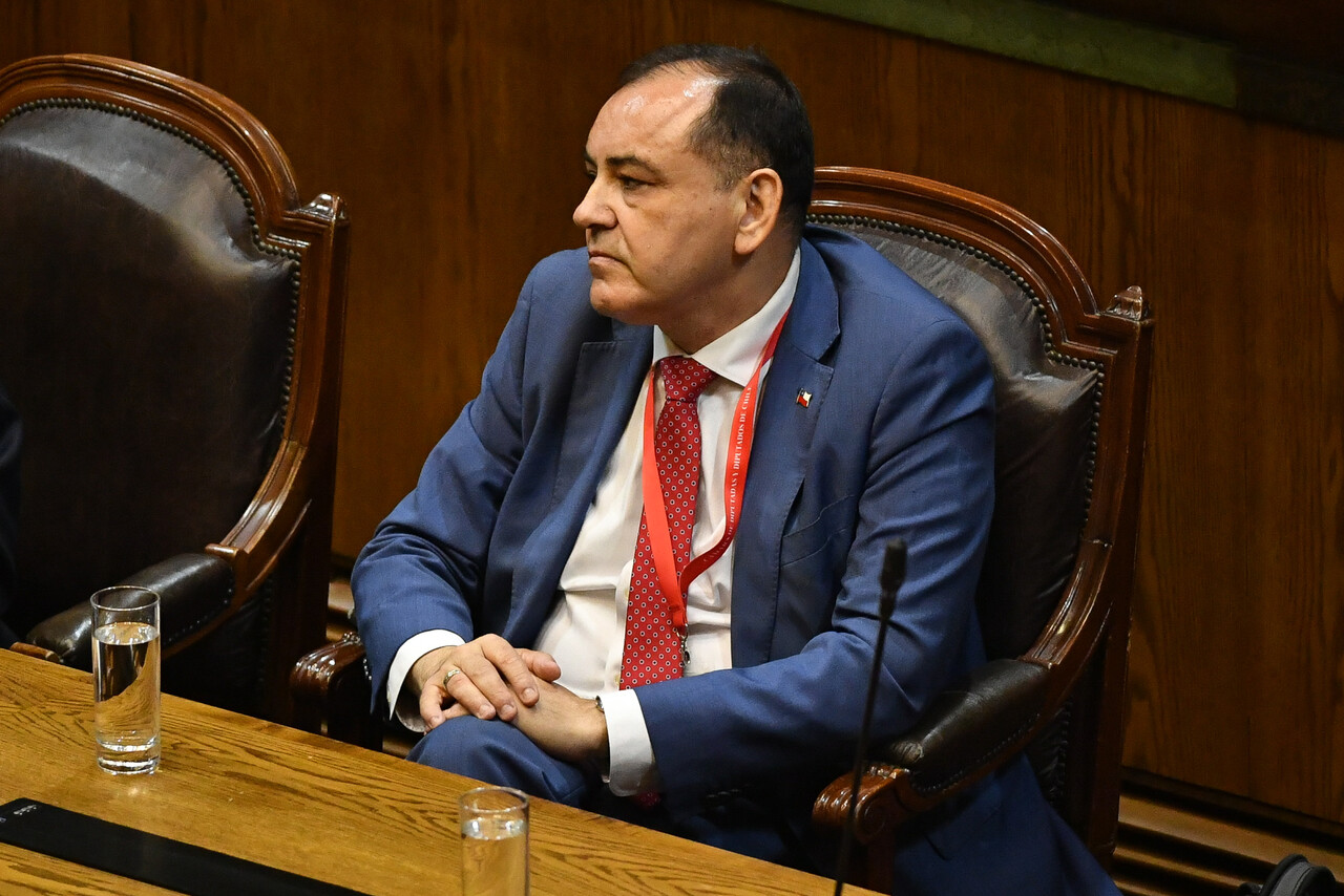 El ministro Antonio Ulloa durante la sesión en sala de la Cámara de Diputados por acusación constitucional/Agencia Uno