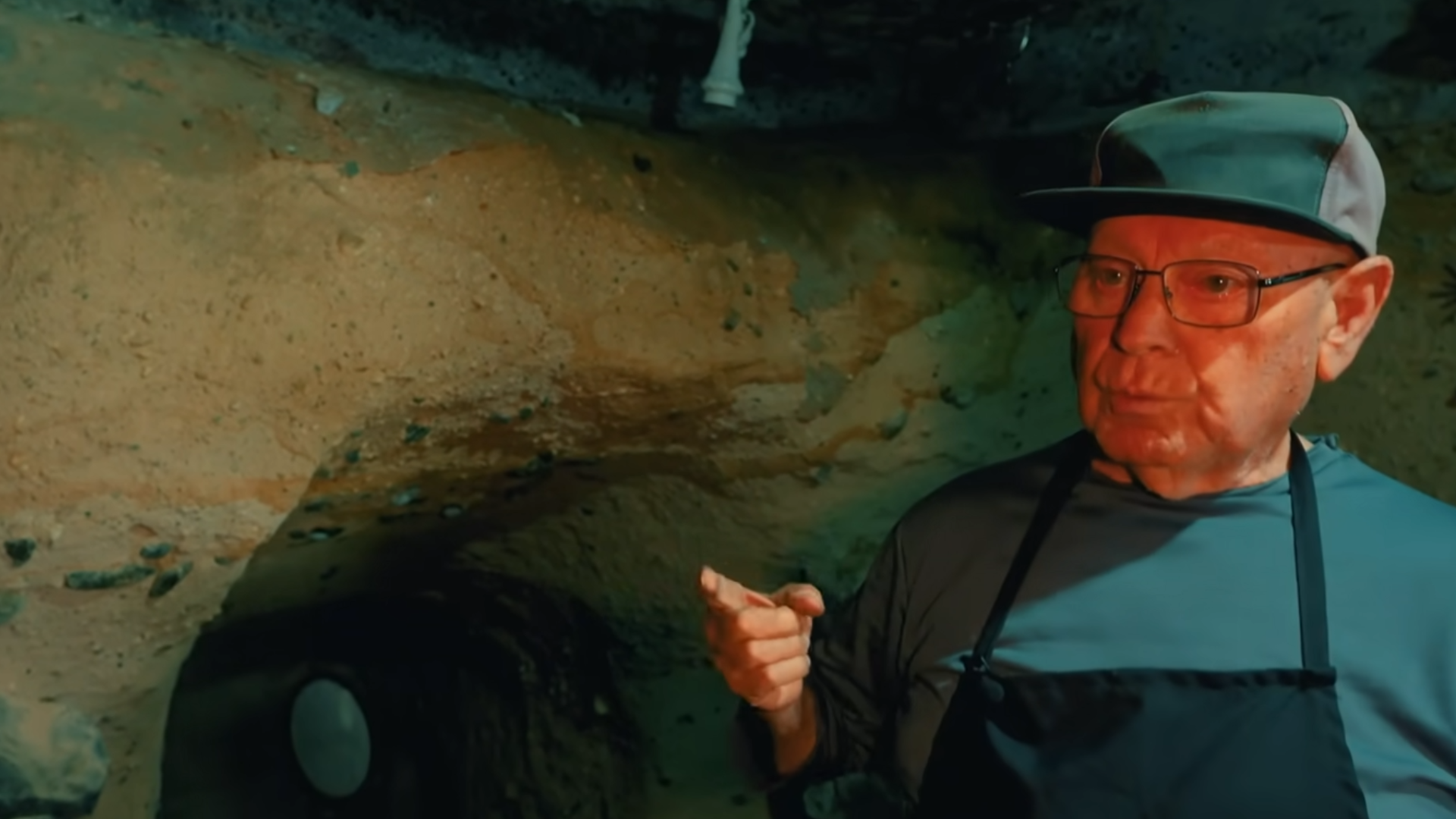 El misterio del túnel oculto de Cerrillos: La historia del hallazgo que un vecino transformó en “museo subterráneo” | imagen del video de Benja Estibil en YouTube