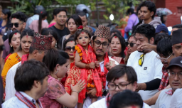 Niña de dos años es elegida como la nueva “diosa viviente” en Nepal: Es venerada tanto por hindúes como por budistas