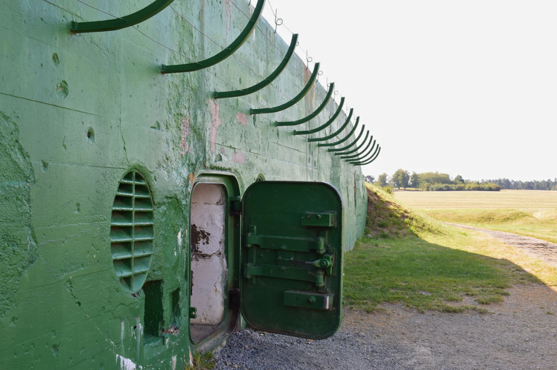 El Ostwall es ahora un destino turístico. El Museo de la Región Fortificada de Międzyrzecz abrió sus puertas en 2011, ofreciendo a los visitantes la oportunidad de explorar esta notable proeza de la ingeniería anterior a la Segunda Guerra Mundial. Pavlo Fedykovych