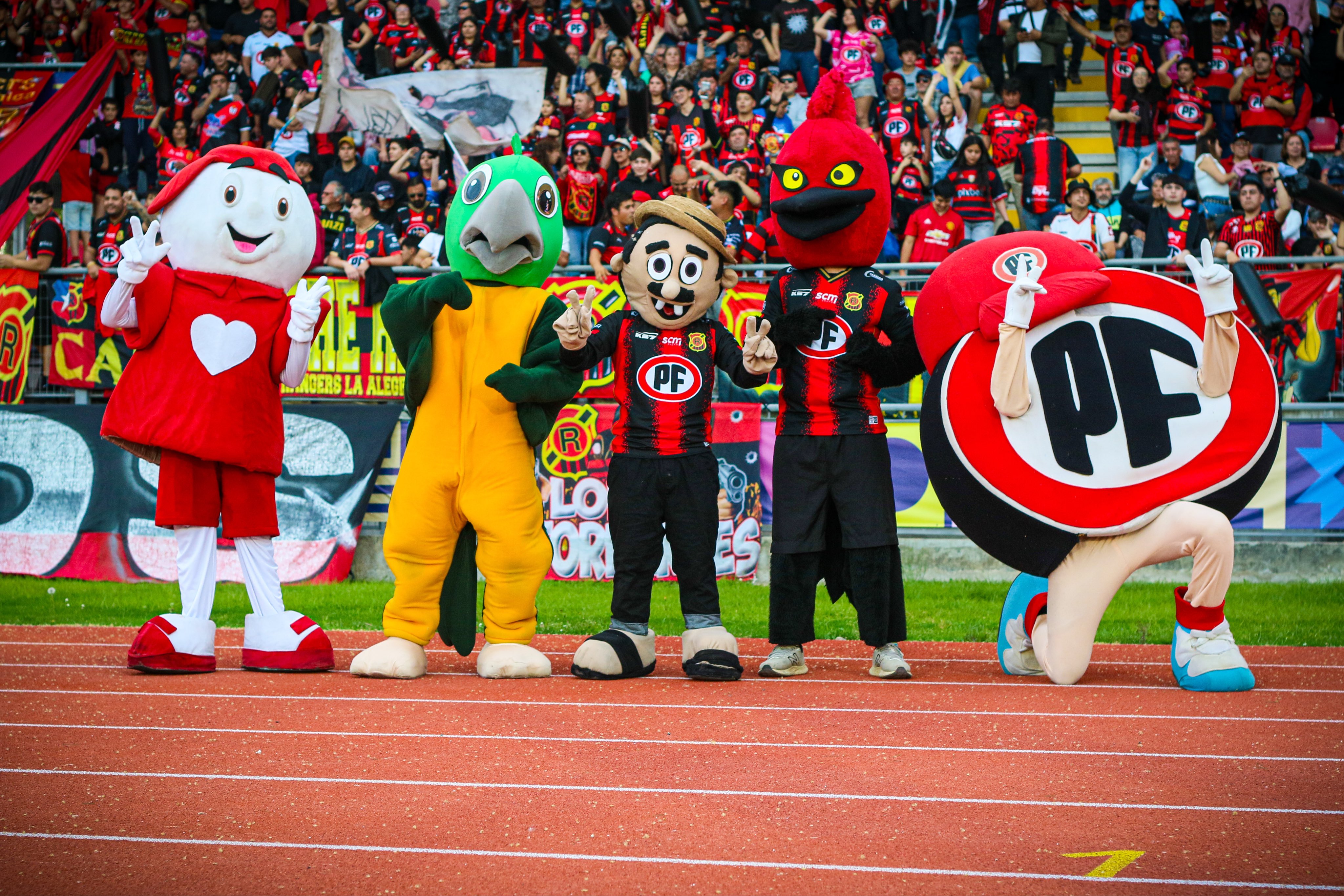 VIDEO | La adrenalínica e inesperada carrera de corpóreos en el partido de Rangers de Talca
⬇️