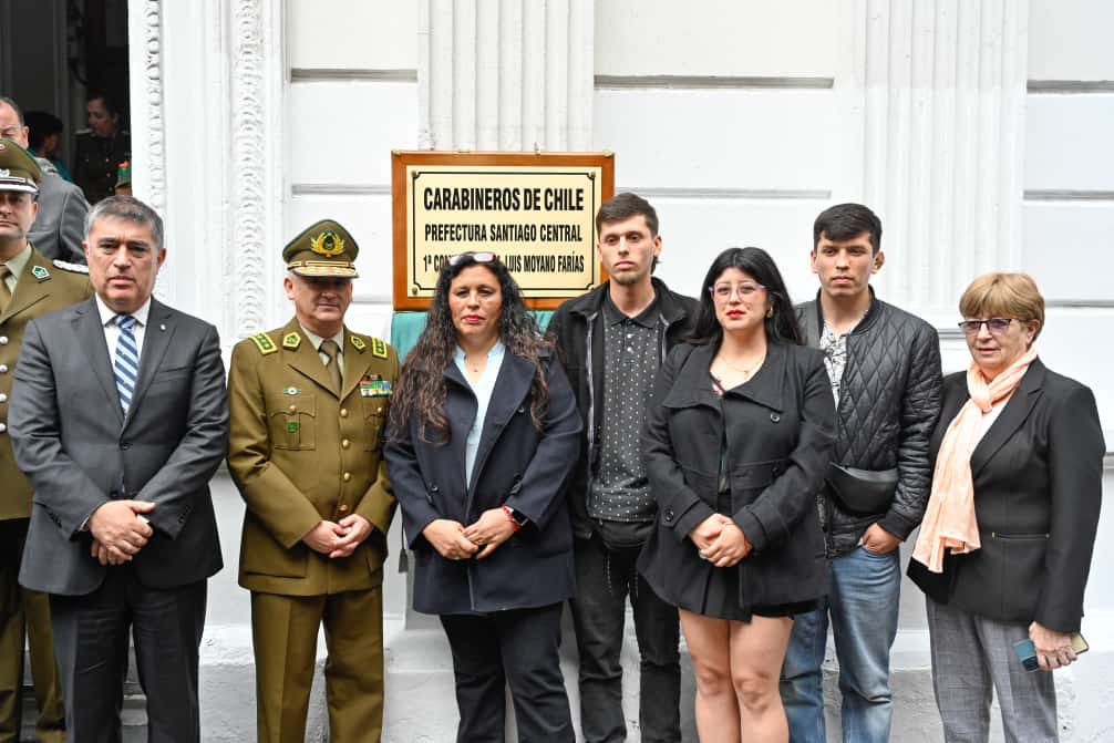 Primera Comisaría Santiago Central pasará a llamarse Primera Comisaría Suboficial Mayor Luis Moyano Farías en honor al mártir/Carabineros