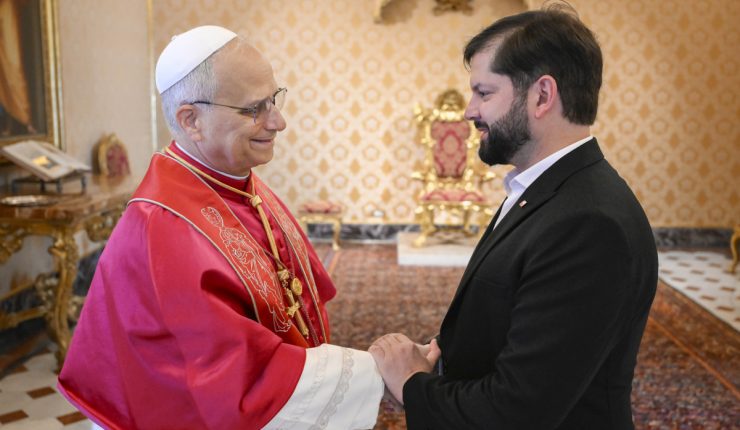 Presidente Boric comparte detalles de su reunión con el papa León XIV
