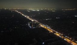 Más de 17 mil hogares sin luz en Santiago: Las Condes y La Reina lideran los cortes por el sistema frontal