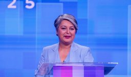 Jara pide enfocar debate en necesidades de la gente y no en su militancia: "No sé si la figura es congelar o renunciar" al PC